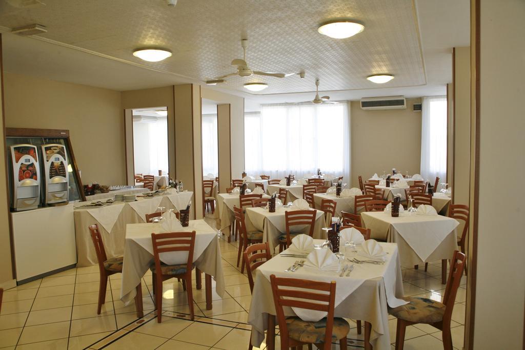 Hotel Primula Azzurra Червия Экстерьер фото